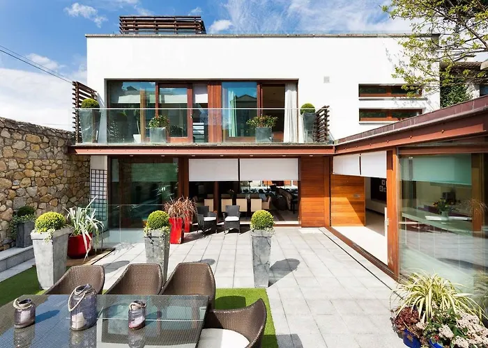 Modern Elegance, Steps From The Aviva! Home Cinema