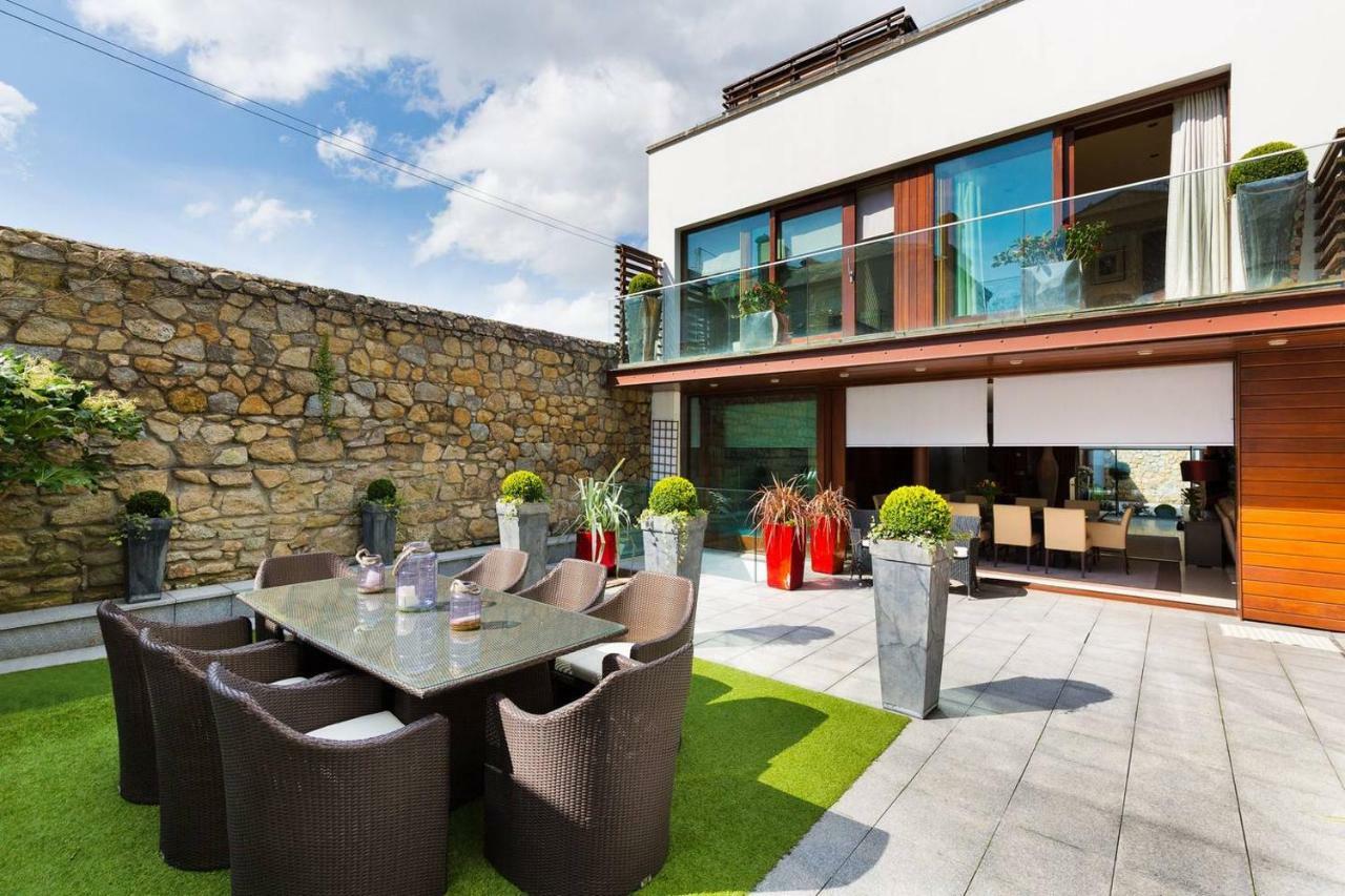 Modern Elegance, Steps From The Aviva! Cinema Holiday home